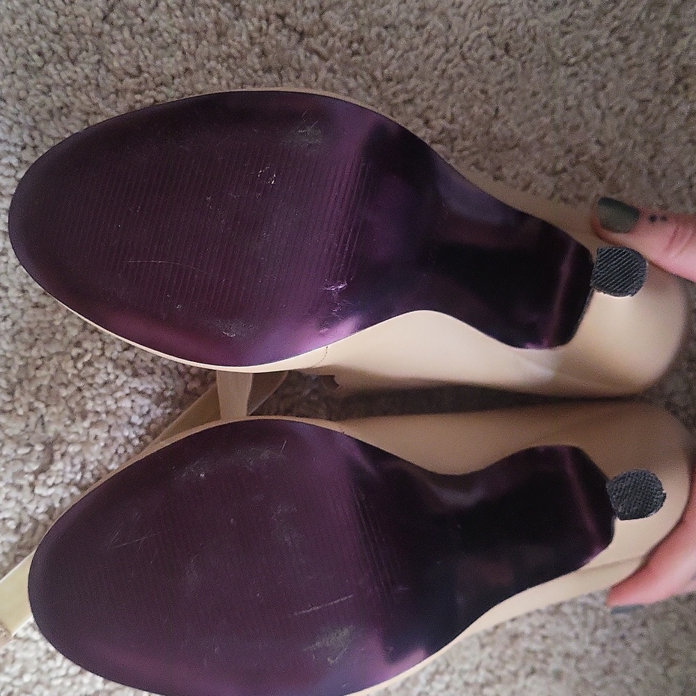 Nude Scalloped Tie Front Pumps - Picture 7 of 9